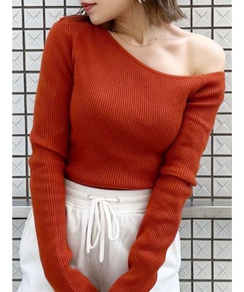 MURUA（ムルーア）の「スリットスリーブワンショルニット（ニット/セーター・レディース・オレンジ/ブルー/ブラック/ベージュ/アイボリー・FREE）」の5枚目の写真