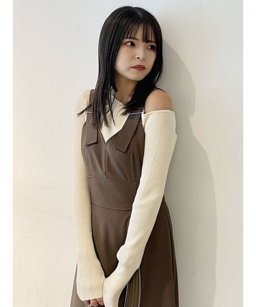 MURUA（ムルーア）の「スリットスリーブワンショルニット（ニット/セーター・レディース・オレンジ/ブルー/ブラック/ベージュ/アイボリー・FREE）」の6枚目の写真