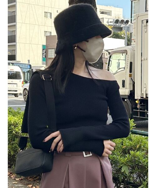 MURUA（ムルーア）の「スリットスリーブワンショルニット（ニット/セーター・レディース・オレンジ/ブルー/ブラック/ベージュ/アイボリー・FREE）」の11枚目の写真