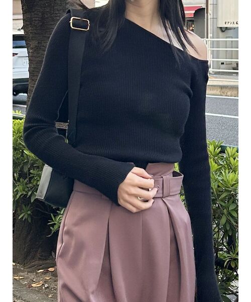 MURUA（ムルーア）の「スリットスリーブワンショルニット（ニット/セーター・レディース・オレンジ/ブルー/ブラック/ベージュ/アイボリー・FREE）」の12枚目の写真