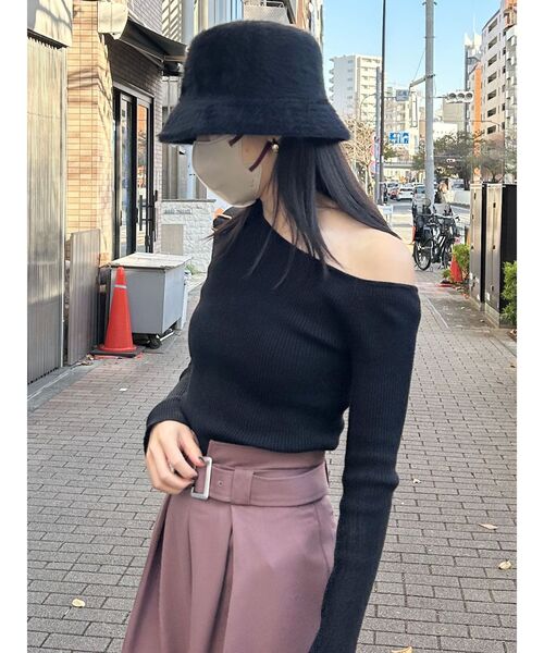 MURUA（ムルーア）の「スリットスリーブワンショルニット（ニット/セーター・レディース・オレンジ/ブルー/ブラック/ベージュ/アイボリー・FREE）」の14枚目の写真