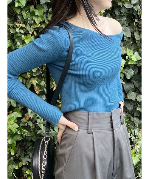 MURUA（ムルーア）の「スリットスリーブワンショルニット（ニット/セーター・レディース・オレンジ/ブルー/ブラック/ベージュ/アイボリー・FREE）」の17枚目の写真