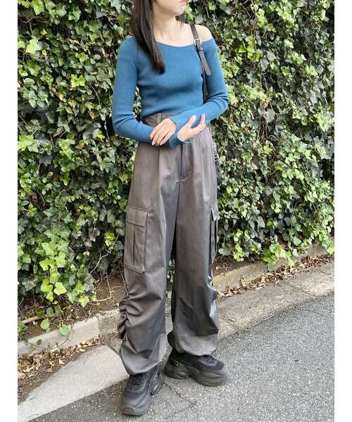 MURUA（ムルーア）の「スリットスリーブワンショルニット（ニット/セーター・レディース・オレンジ/ブルー/ブラック/ベージュ/アイボリー・FREE）」の20枚目の写真