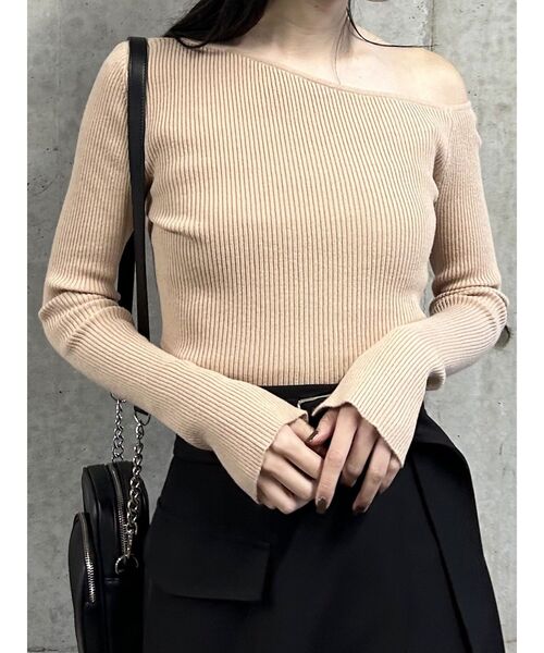 MURUA（ムルーア）の「スリットスリーブワンショルニット（ニット/セーター・レディース・オレンジ/ブルー/ブラック/ベージュ/アイボリー・FREE）」の21枚目の写真