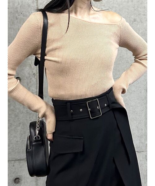 MURUA（ムルーア）の「スリットスリーブワンショルニット（ニット/セーター・レディース・オレンジ/ブルー/ブラック/ベージュ/アイボリー・FREE）」の22枚目の写真