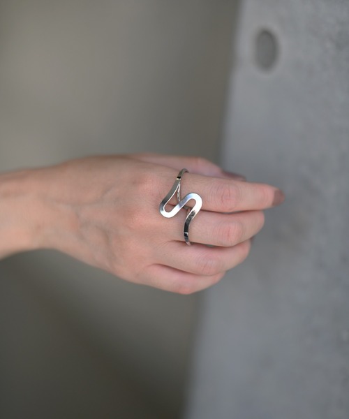 Marient（マリエント）の「Undulate Finger Ring／リング（リング・レディース・ゴールド/シルバー・FREE）」の11枚目の写真