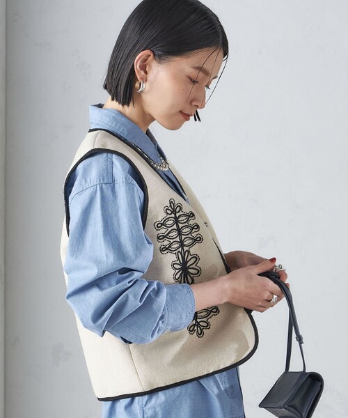 【SHIPS別注】BINDU コード エンブロイダリー ベスト （ベージュ） BINDU（ビンドゥー）の「【SHIPS別注】BINDU:コード エンブロイダリー