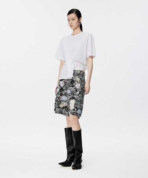 JNBY（ジェーエヌビーワイ）の「Pleated-waist Cropped T-Shirt / Tシャツ（Tシャツ/カットソー・レディース・ホワイト/ブラック・40/38/36）」の14枚目の写真