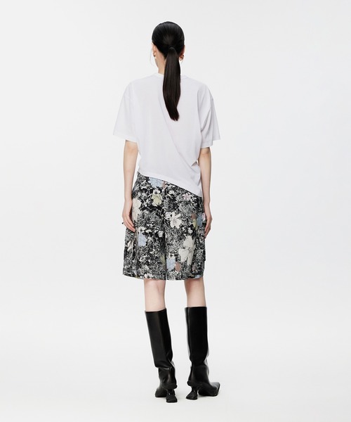 JNBY（ジェーエヌビーワイ）の「Pleated-waist Cropped T-Shirt / Tシャツ（Tシャツ/カットソー・レディース・ホワイト/ブラック・40/38/36）」の15枚目の写真