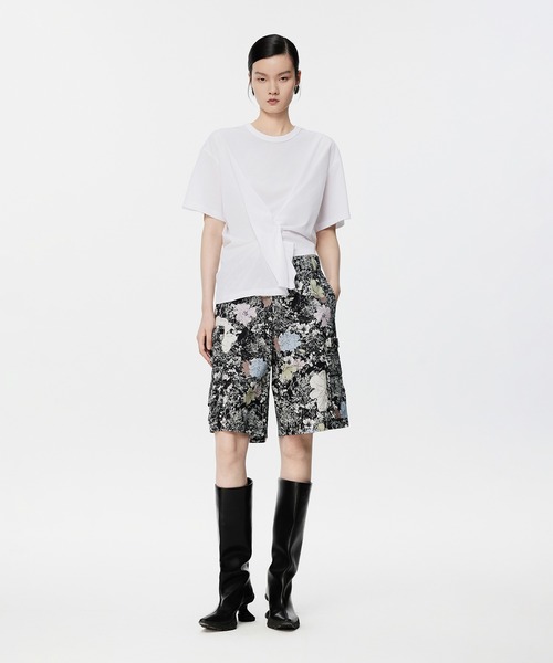 JNBY（ジェーエヌビーワイ）の「Pleated-waist Cropped T-Shirt / Tシャツ（Tシャツ/カットソー・レディース・ホワイト/ブラック・40/38/36）」の13枚目の写真