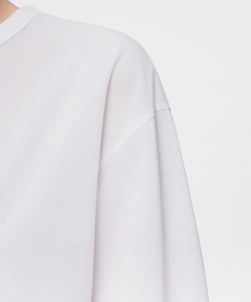 JNBY（ジェーエヌビーワイ）の「Pleated-waist Cropped T-Shirt / Tシャツ（Tシャツ/カットソー・レディース・ホワイト/ブラック・40/38/36）」の17枚目の写真