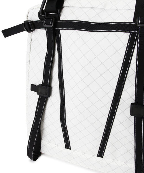 and wander（アンドワンダー）の「and wander/アンドワンダー　ECOPAK 30L 3way tote bag（トートバッグ・メンズ・ブラック/ホワイト系2・F）」の16枚目の写真