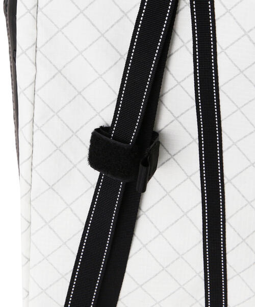 and wander（アンドワンダー）の「and wander/アンドワンダー　ECOPAK 30L 3way tote bag（トートバッグ・メンズ・ブラック/ホワイト系2・F）」の17枚目の写真