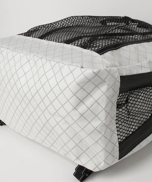 and wander（アンドワンダー）の「and wander/アンドワンダー　ECOPAK 30L 3way tote bag（トートバッグ・メンズ・ブラック/ホワイト系2・F）」の11枚目の写真