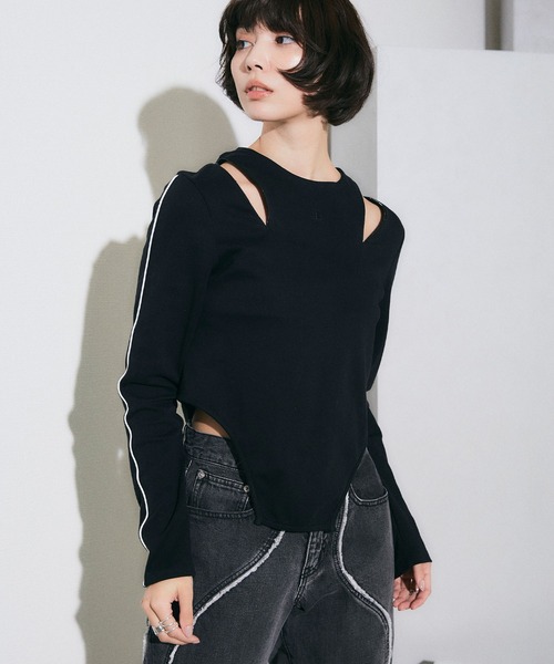 ELLEgirl(エルガール)の「ショルダージップスリットトップス【ELLEgirl/エル ガール】(Tシャツ/カットソー・レディース・ホワイト/ブラック・FREE)」の2枚目の写真