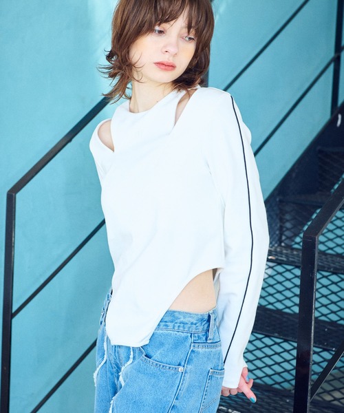 ELLEgirl(エルガール)の「ショルダージップスリットトップス【ELLEgirl/エル ガール】(Tシャツ/カットソー・レディース・ホワイト/ブラック・FREE)」の8枚目の写真