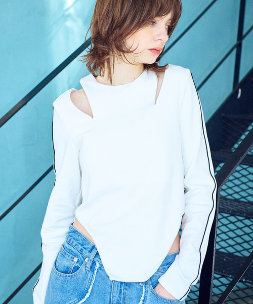 ELLEgirl(エルガール)の「ショルダージップスリットトップス【ELLEgirl/エル ガール】(Tシャツ/カットソー・レディース・ホワイト/ブラック・FREE)」の9枚目の写真