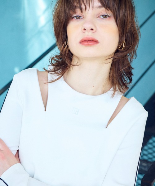ELLEgirl(エルガール)の「ショルダージップスリットトップス【ELLEgirl/エル ガール】(Tシャツ/カットソー・レディース・ホワイト/ブラック・FREE)」の11枚目の写真