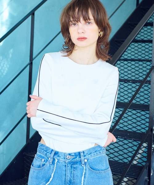 ELLEgirl(エルガール)の「ショルダージップスリットトップス【ELLEgirl/エル ガール】(Tシャツ/カットソー・レディース・ホワイト/ブラック・FREE)」の6枚目の写真