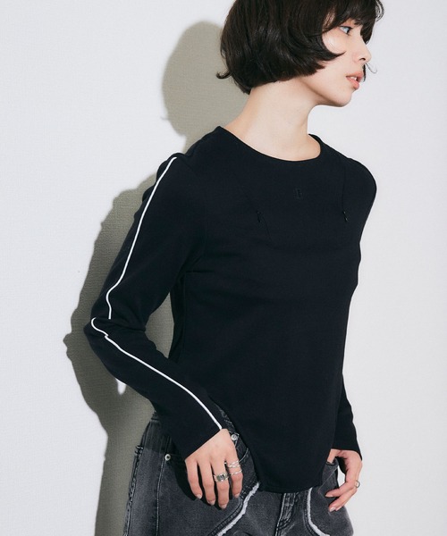 ELLEgirl(エルガール)の「ショルダージップスリットトップス【ELLEgirl/エル ガール】(Tシャツ/カットソー・レディース・ホワイト/ブラック・FREE)」の21枚目の写真
