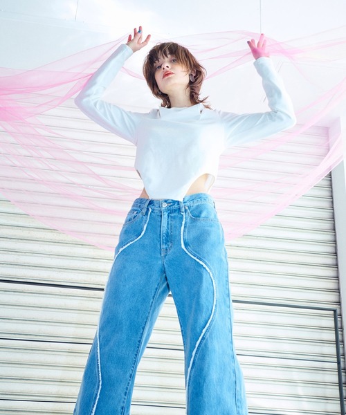 ELLEgirl(エルガール)の「ショルダージップスリットトップス【ELLEgirl/エル ガール】(Tシャツ/カットソー・レディース・ホワイト/ブラック・FREE)」の13枚目の写真