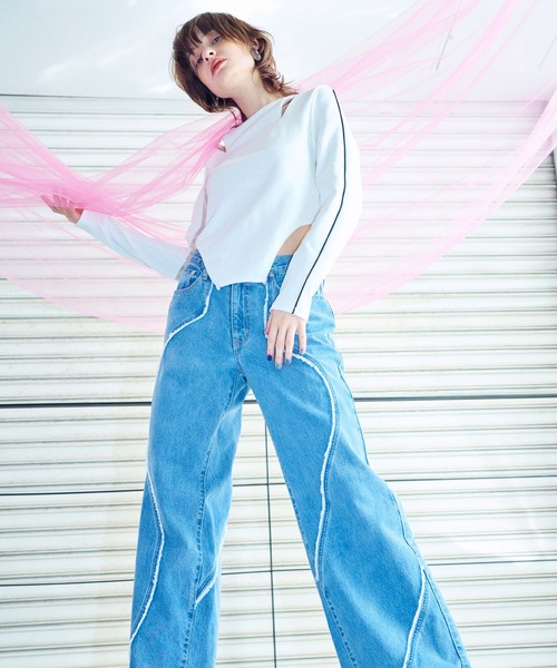ELLEgirl(エルガール)の「ショルダージップスリットトップス【ELLEgirl/エル ガール】(Tシャツ/カットソー・レディース・ホワイト/ブラック・FREE)」の14枚目の写真