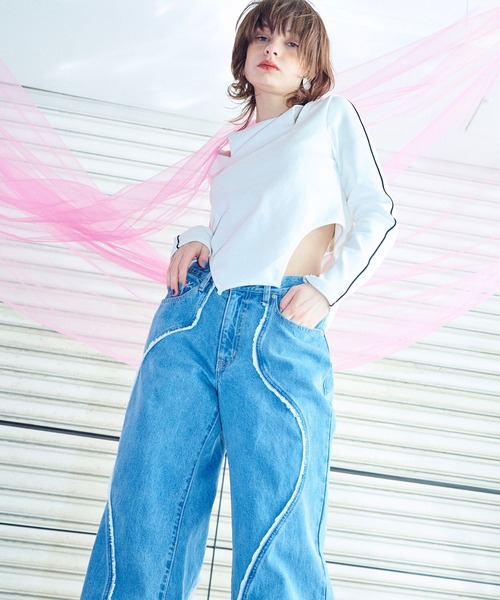 ELLEgirl(エルガール)の「ショルダージップスリットトップス【ELLEgirl/エル ガール】(Tシャツ/カットソー・レディース・ホワイト/ブラック・FREE)」の12枚目の写真