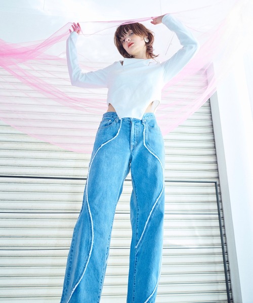ELLEgirl(エルガール)の「ショルダージップスリットトップス【ELLEgirl/エル ガール】(Tシャツ/カットソー・レディース・ホワイト/ブラック・FREE)」の15枚目の写真