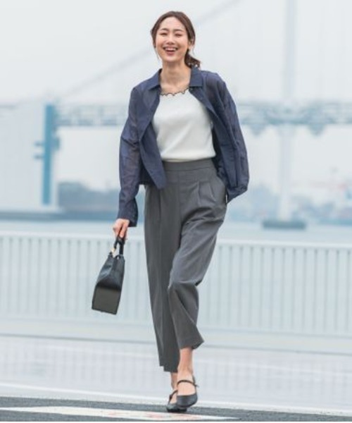GLOBAL WORK(グローバルワーク)の「シアークロップドシャツ長袖/987181(シャツ/ブラウス・レディース・アイボリー/カーキ/ネイビー/インディゴブルー/ラベンダー/オレンジ・FREE)」の8枚目の写真
