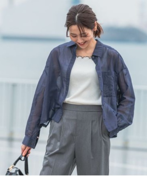 GLOBAL WORK(グローバルワーク)の「シアークロップドシャツ長袖/987181(シャツ/ブラウス・レディース・アイボリー/カーキ/ネイビー/インディゴブルー/ラベンダー/オレンジ・FREE)」の9枚目の写真