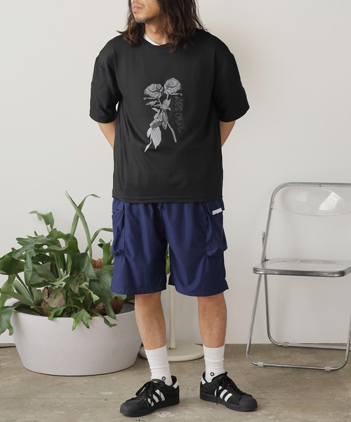 ROOPTOKYO(ループトウキョウ)の「薔薇モチーフ S/SプリントTシャツ(Tシャツ/カットソー・メンズ・ブルー/ホワイト/ブラック・M/L/XL)」の10枚目の写真