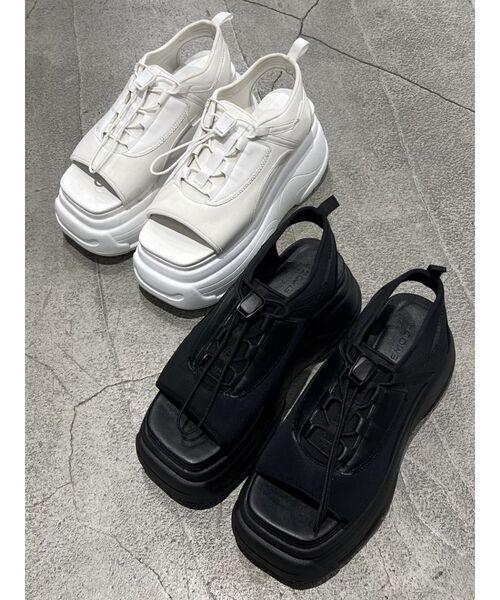 EMODA（エモダ）の「コードクロスバルキーサンダル（サンダル・レディース・ホワイト/ブラック・LARGE/MEDIUM/SMALL）」の4枚目の写真