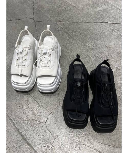 EMODA（エモダ）の「コードクロスバルキーサンダル（サンダル・レディース・ホワイト/ブラック・LARGE/MEDIUM/SMALL）」の5枚目の写真