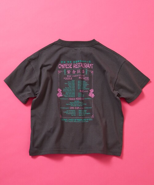 FREAK'S STORE(フリークスストア)の「限定展開 キッズ ビッグシルエット バックプリント クルーネック Tシャツ / 中華 チャイナデザイン / 紫金飯店(Tシャツ/カットソー・キッズ・チャコールグレー/サックスブルー/ホワイト・130/150/140/120)」の4枚目の写真