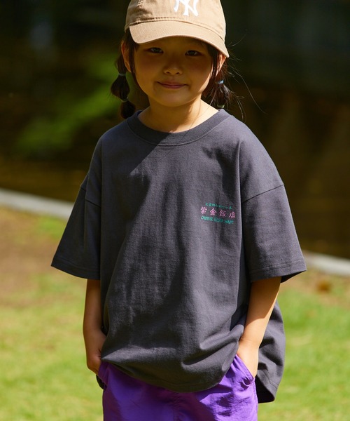 FREAK'S STORE(フリークスストア)の「限定展開 キッズ ビッグシルエット バックプリント クルーネック Tシャツ / 中華 チャイナデザイン / 紫金飯店(Tシャツ/カットソー・キッズ・チャコールグレー/サックスブルー/ホワイト・130/150/140/120)」の17枚目の写真