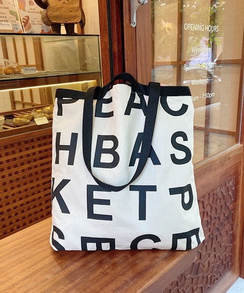 Teem Store(チームストア)の「アルファベットロゴプリント A4 トートバッグ(トートバッグ・レディース・ベージュ/ネイビー/ホワイト・F)」の14枚目の写真