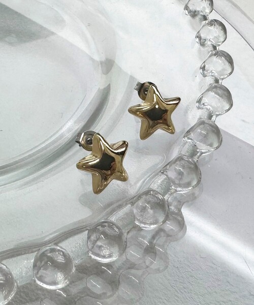 fredy emue（フレディエミュ）の「メタル星ピアス（ピアス（両耳用）・レディース・シルバー/ゴールド・FREE）」の2枚目の写真