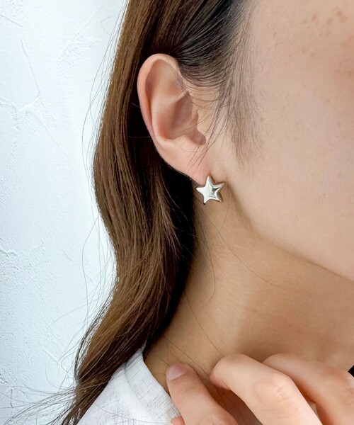 fredy emue（フレディエミュ）の「メタル星ピアス（ピアス（両耳用）・レディース・シルバー/ゴールド・FREE）」の4枚目の写真