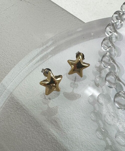 fredy emue（フレディエミュ）の「メタル星ピアス（ピアス（両耳用）・レディース・シルバー/ゴールド・FREE）」の6枚目の写真