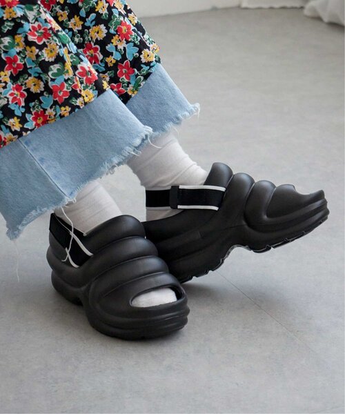 VENCEEXCHANGE（ヴァンスエクスチェンジ）の「マシュマロサンダル（サンダル・レディース・ブラック/ホワイト・M/L）」の17枚目の写真