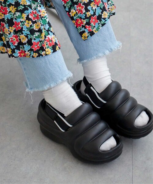 VENCEEXCHANGE（ヴァンスエクスチェンジ）の「マシュマロサンダル（サンダル・レディース・ブラック/ホワイト・M/L）」の5枚目の写真