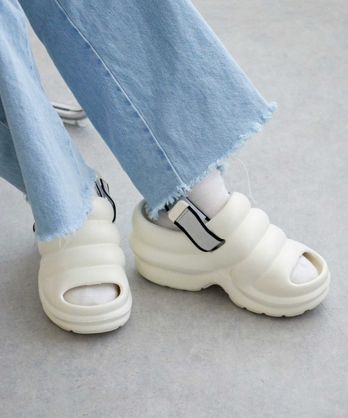 VENCEEXCHANGE（ヴァンスエクスチェンジ）の「マシュマロサンダル（サンダル・レディース・ブラック/ホワイト・M/L）」の21枚目の写真