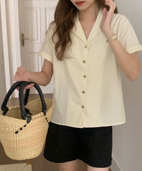 ECLIN（エクラン）の「ゴールドボタン半袖ルーズシャツ（シャツ/ブラウス・レディース・ブラック/ベージュ/グリーン/ホワイト/ピンク・M/L/XL）」の2枚目の写真