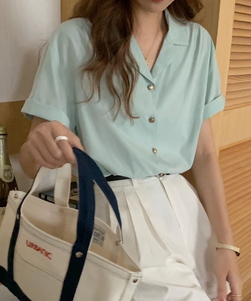 ECLIN（エクラン）の「ゴールドボタン半袖ルーズシャツ（シャツ/ブラウス・レディース・ブラック/ベージュ/グリーン/ホワイト/ピンク・M/L/XL）」の10枚目の写真