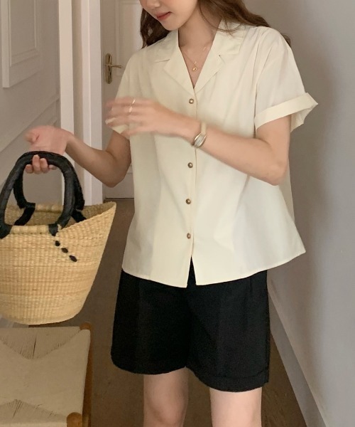 ECLIN（エクラン）の「ゴールドボタン半袖ルーズシャツ（シャツ/ブラウス・レディース・ブラック/ベージュ/グリーン/ホワイト/ピンク・M/L/XL）」の6枚目の写真