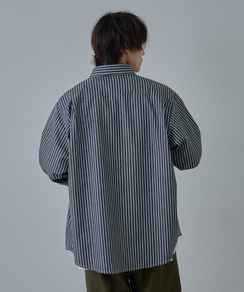 COLONY 2139（コロニートゥーワンスリーナイン）の「ジャガードストライプボタンダウンシャツ（シャツ/ブラウス・メンズ・ネイビー/ホワイト/ブラック・LARGE/MEDIUM）」の9枚目の写真
