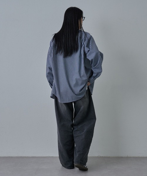 COLONY 2139（コロニートゥーワンスリーナイン）の「ジャガードストライプボタンダウンシャツ（シャツ/ブラウス・メンズ・ネイビー/ホワイト/ブラック・LARGE/MEDIUM）」の5枚目の写真