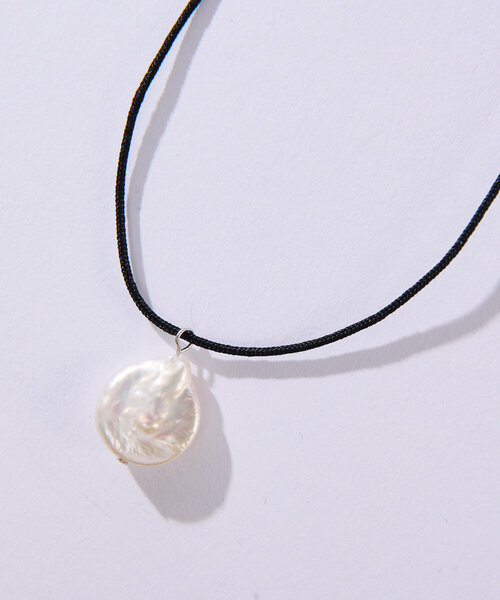 RIVE DROITE（リヴドロワ）の「【様々な付け方を楽しめる】パールトップコードネックレス（ネックレス・レディース・ブラック・FREE）」の8枚目の写真