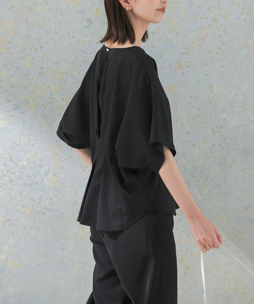 URBAN RESEARCH ROSSO WOMEN(アーバンリサーチ ロッソ)の「5分袖バックタックプルオーバー(シャツ/ブラウス・レディース・ブラック/グリーン系その他/ホワイト・FREE)」の2枚目の写真