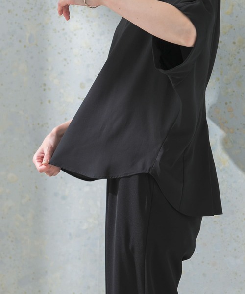 URBAN RESEARCH ROSSO WOMEN(アーバンリサーチ ロッソ)の「5分袖バックタックプルオーバー(シャツ/ブラウス・レディース・ブラック/グリーン系その他/ホワイト・FREE)」の20枚目の写真